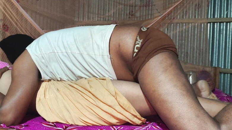 Mona sexy: Krásné nové video, moje bhabhi a já si plně užíváme