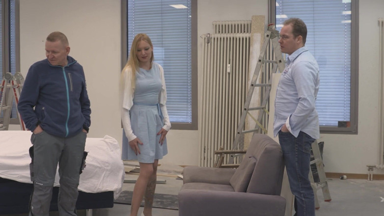 German Porn: Double hands: Hot blonde gets fucked in both holes