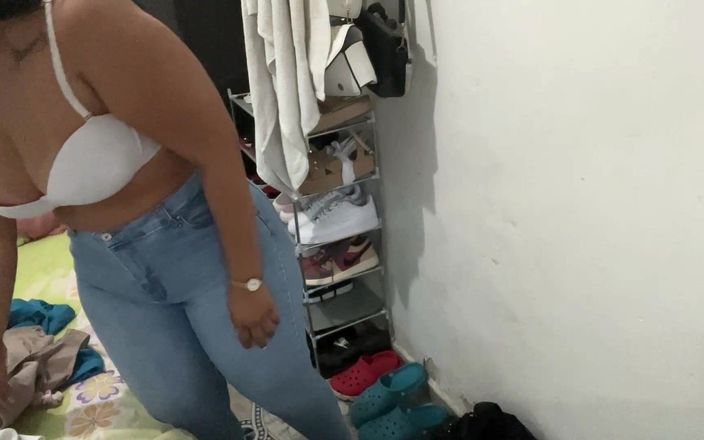 Katrina4deluxe: La cameriera beccato a misurare i jeans della mia matrigna