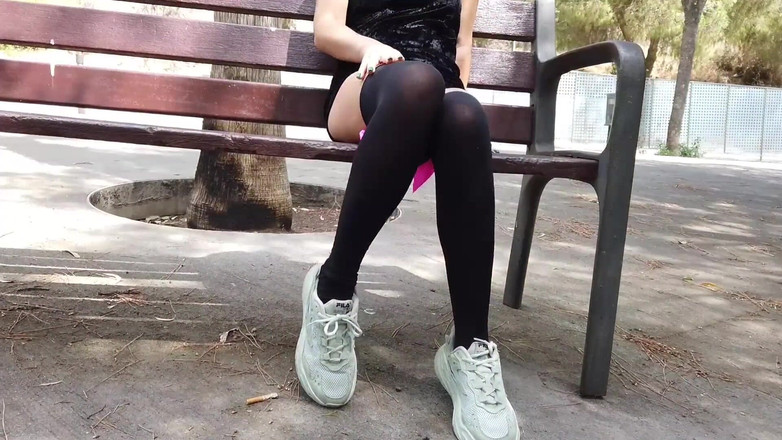 TheloveStory: Ejaculare nebună în aer liber masturbare