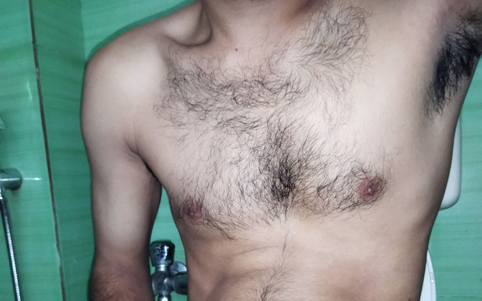 Handsome vicky: Cu penisul în mână distrându-se în toaletă