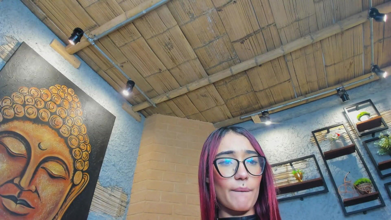 Lia Wood: Chia Med Färg Hår Dansar Sexig Innan Onani På Kameran