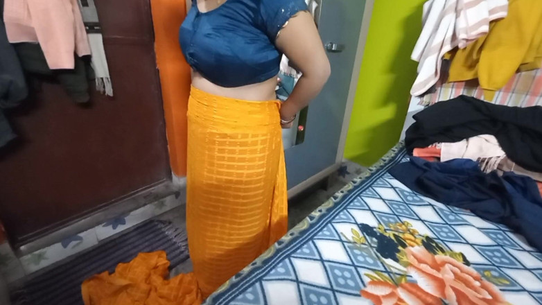 Manjushukla: Very Beautiful Bhabhi in Yellow Saree