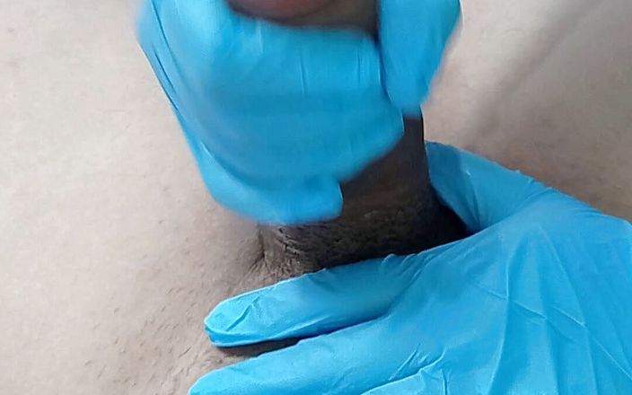 Miia foxxy: Masturbation with gloves