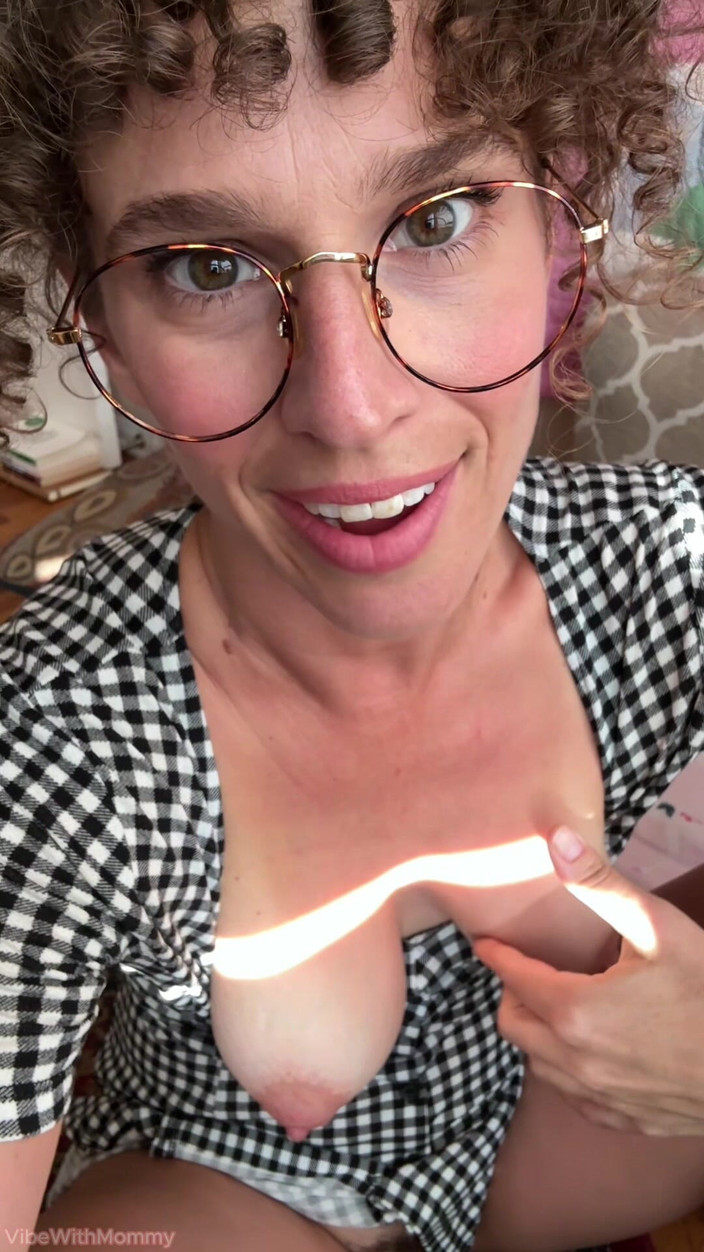 VibeWithMommy: Tornare a casa dalla matrigna ogni giorno e mangiare il