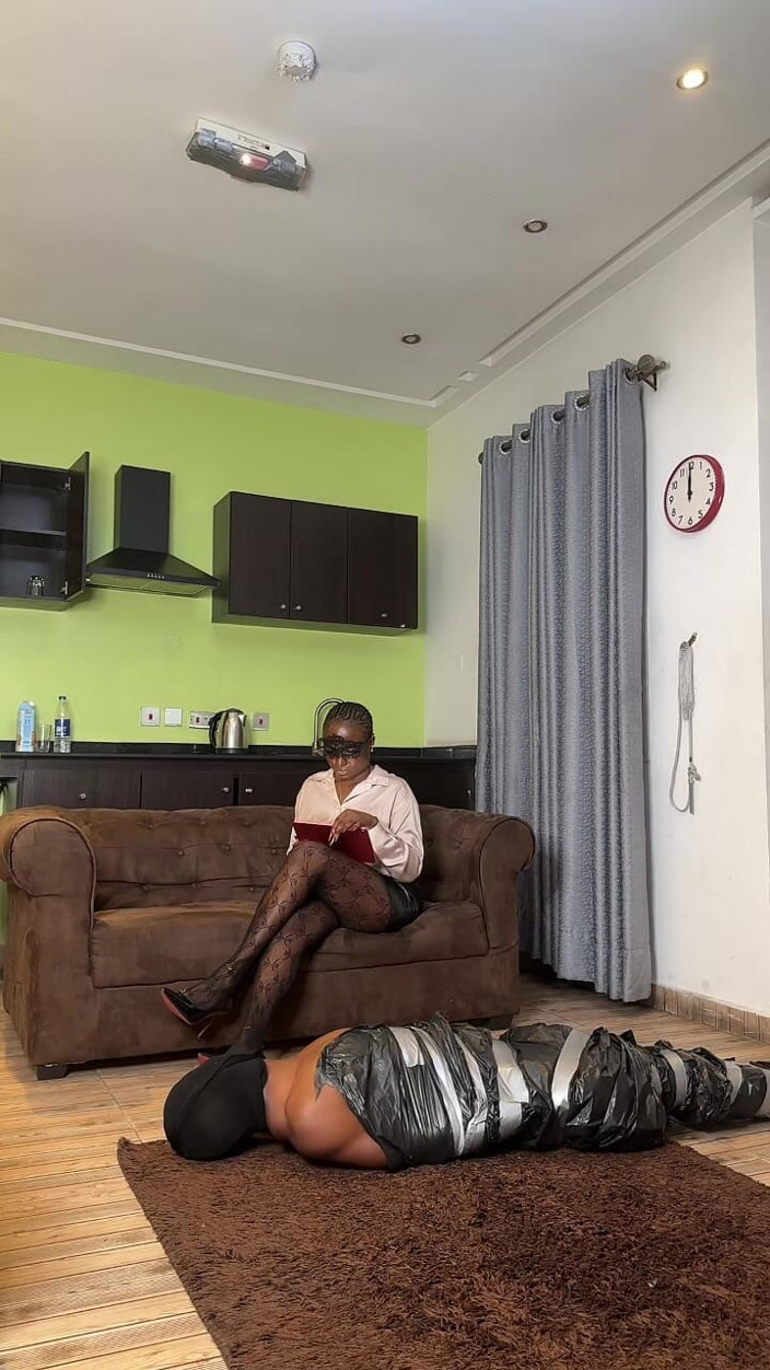 Domina Havi: African Femdom BDSM Bondage - Domina Havi