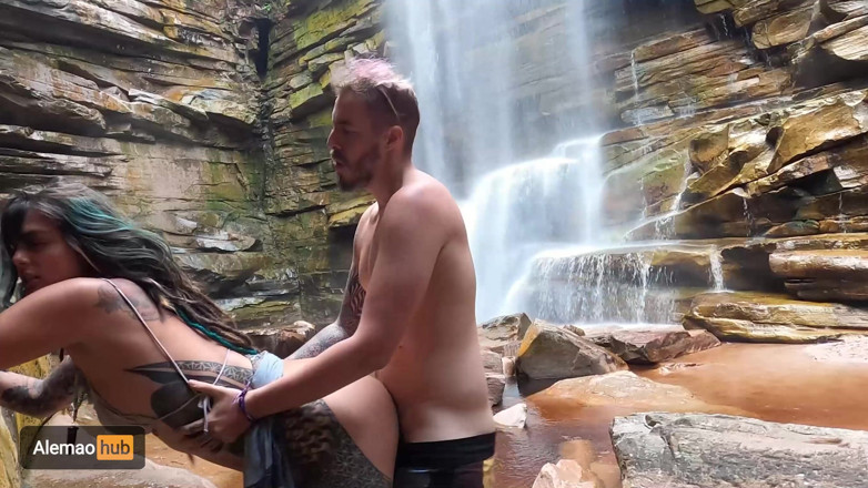 Alemao Hub: Dreadhot's Wet Pussy Gets Fucked Under the Waterfalls