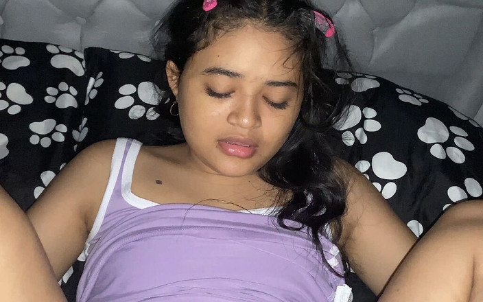 Yohamedi: Mi Hermanastra Se Da Cuenta Que Me Masturbo Al Lado...