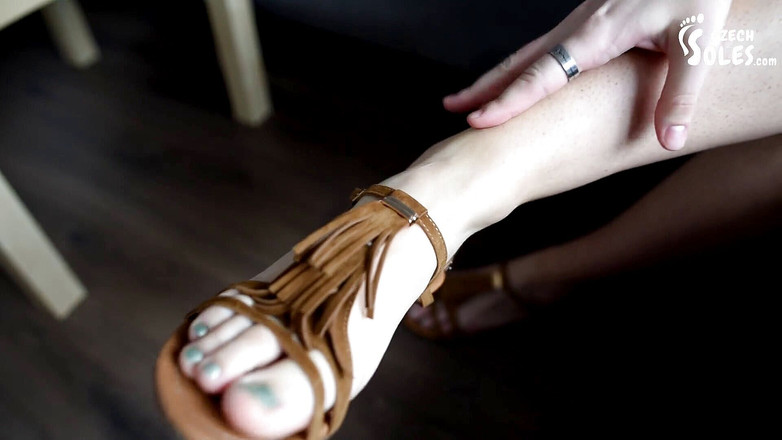 Czech Soles - foot fetish content: Měkká chodidla Ivet na prvním natáčení