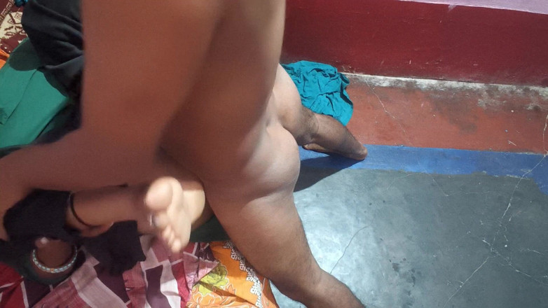 Sobha rani: 최고의 쓰리섬 섹스 2025:- 같은 침대에서 소녀와 마누라를 따먹어, 함께 즐기는 쓰리섬 섹스