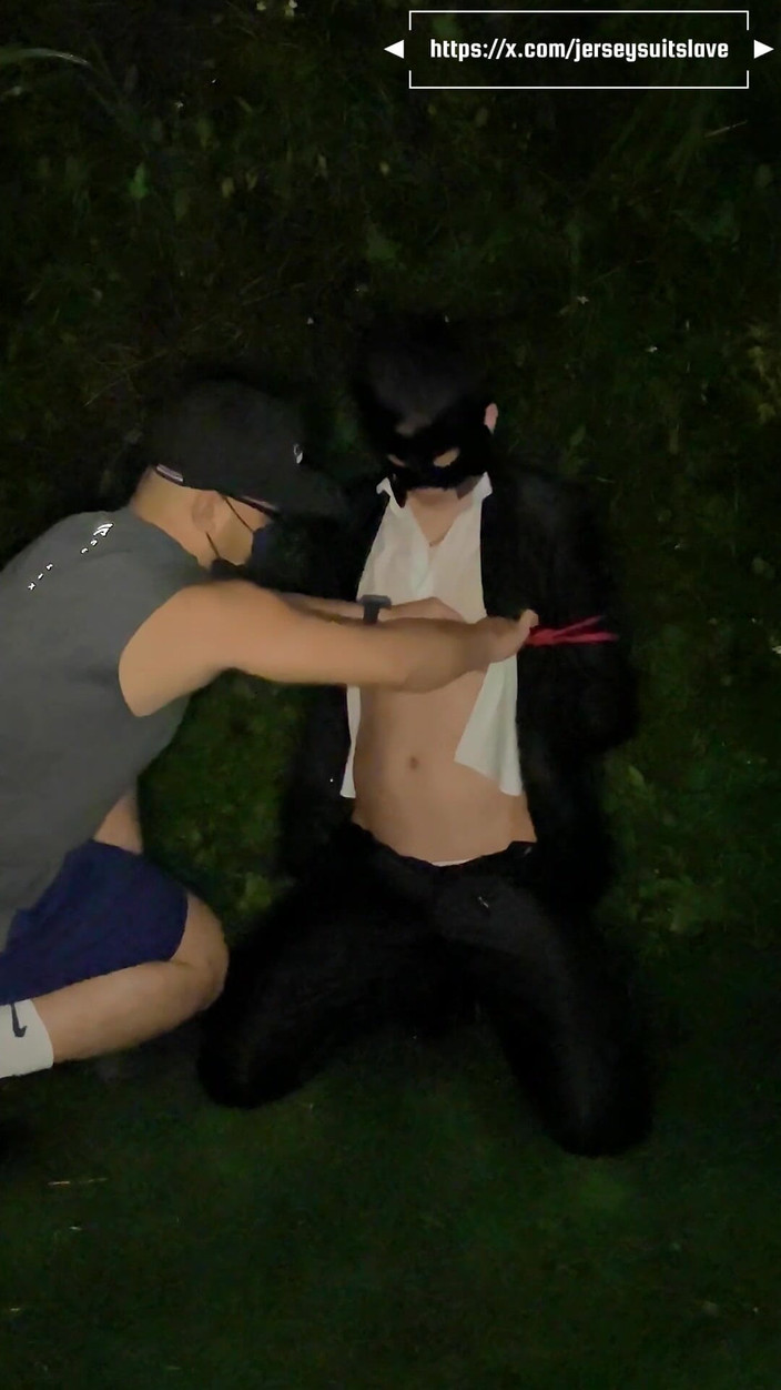 Human Urinal: L'abito combatte la vergogna e l'umiliazione in natura