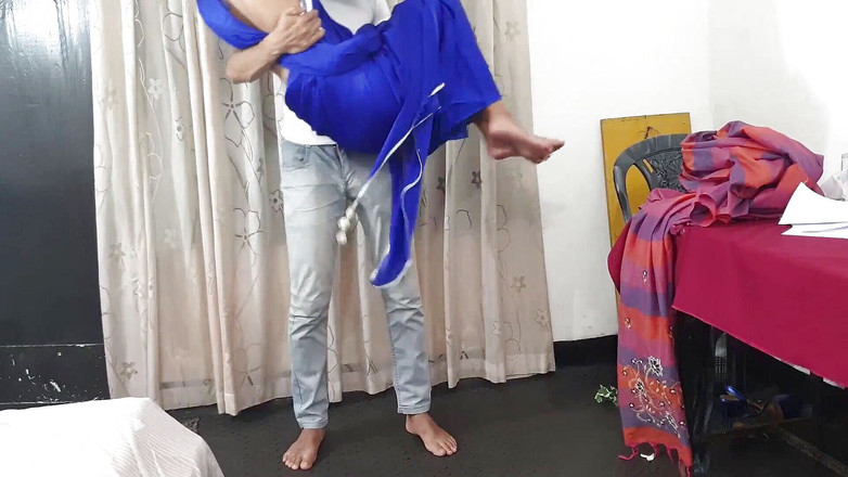 Icekatebitch: Indická krásná služka má sex s majitelem domu