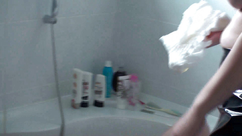 Femdom Austria: Mijando e bebendo depois