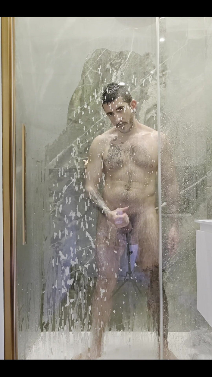 Max Xedephiro: 누가 샤워에서 나와 함께하고 싶어?