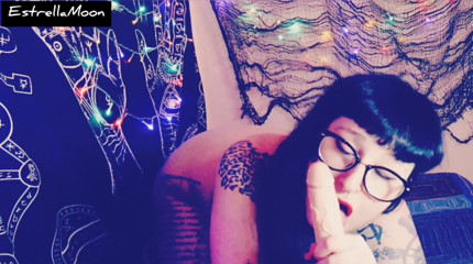 Estrella Steam: Brunette with Glasses Masturbates and Sucks