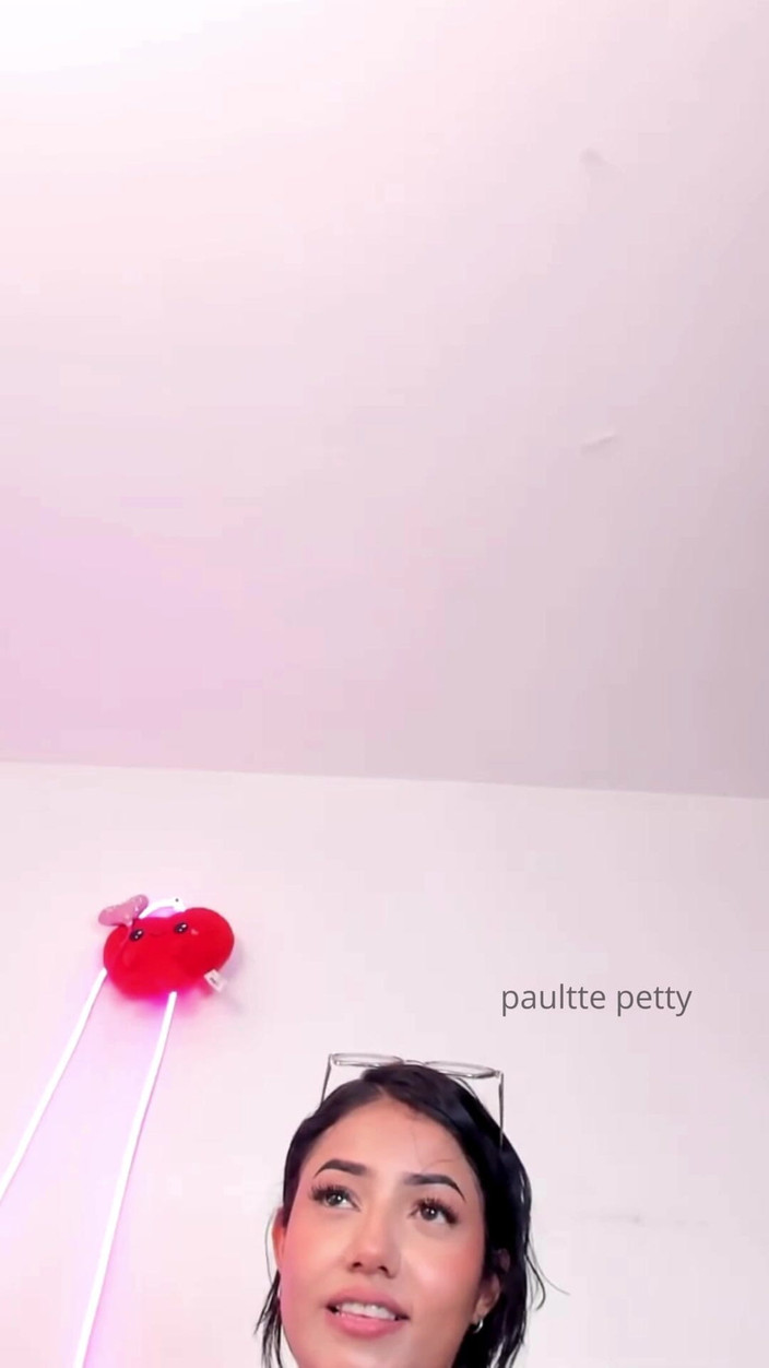 Paulette petty: Sevimli çıplak vücudumu tüylü vajinamla göster