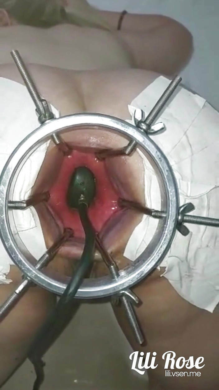 Lili Rose Bra: 巨大なディルドを私の壊れたお尻に突き刺す