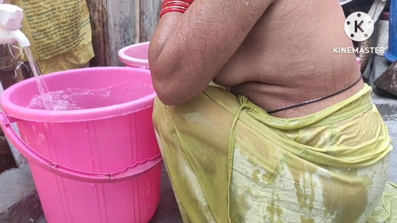 Anita yadav: Kakak ipar india lagi asik mandi