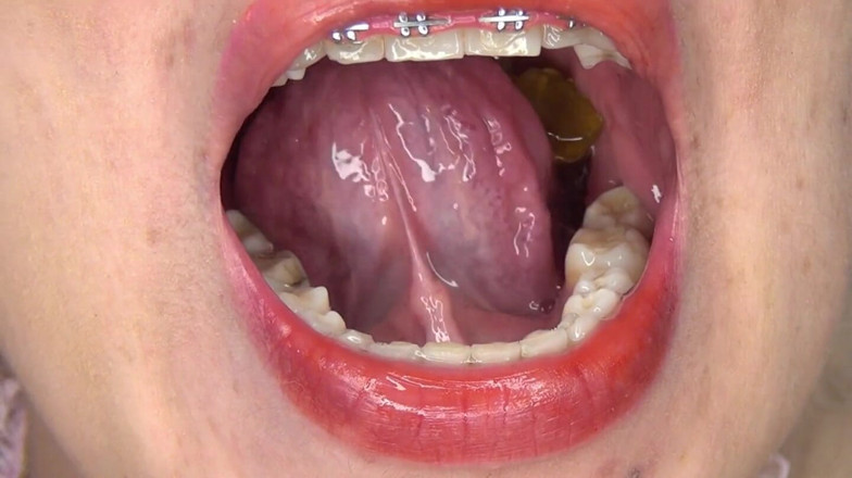 Angel eyes studio: Grote Gummybeertjes Doorslikken, Ze in De Vagina Stoppen