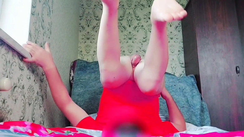 Kitty_Cross: Sborrata calda una fontana grande sborra carica dal sexy travestito...