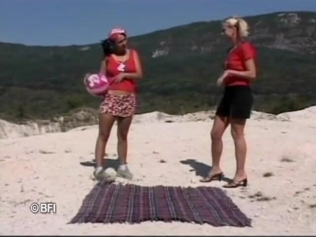 Girls enjoying girls with lesbian daydreamers: Keseronokan lesbian sensual antara dua awek yang suka bermain