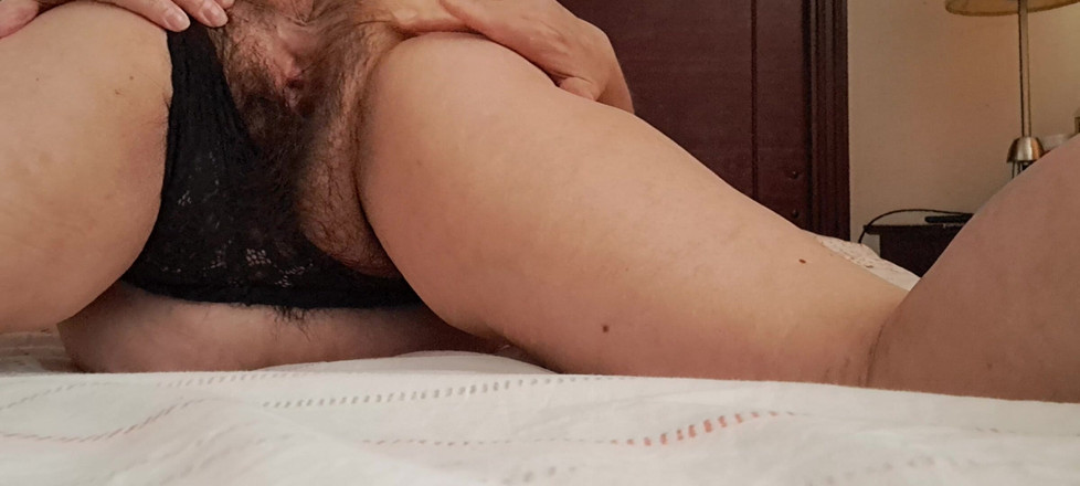 Mommy big hairy pussy: 操那个擦洗过的阴户