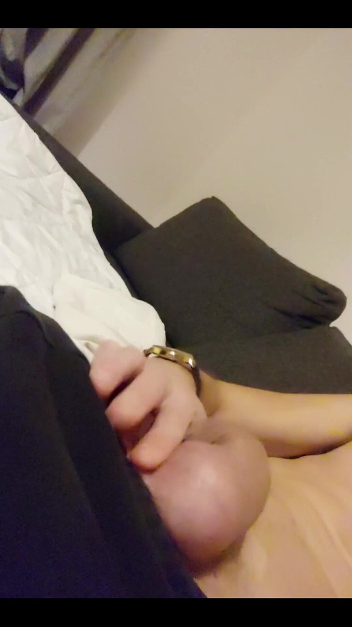 Boy jerking off: Stau în casă și mă joc cu pula mea