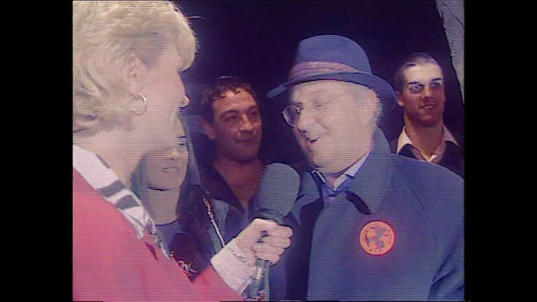 MMV films - The Original: 2人のブルネットの売春婦が巨根の男とセックスを楽しむ