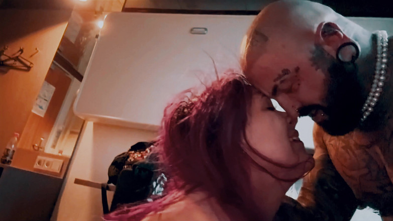 DarlingxBlaze: Dává mi špinavé kouření na mém propíchnutém ptákovi na trajektu. Nastříkám...