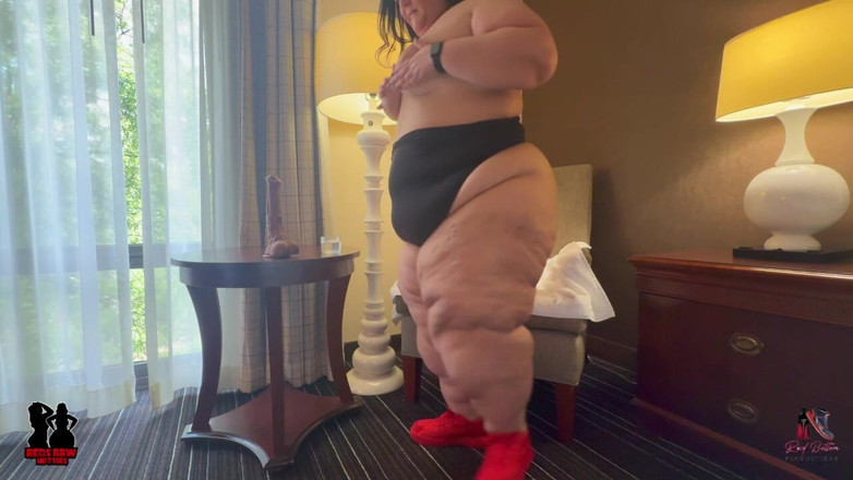 Reds BBW Hotties: SSBBW Talks to You While Playing with Toy