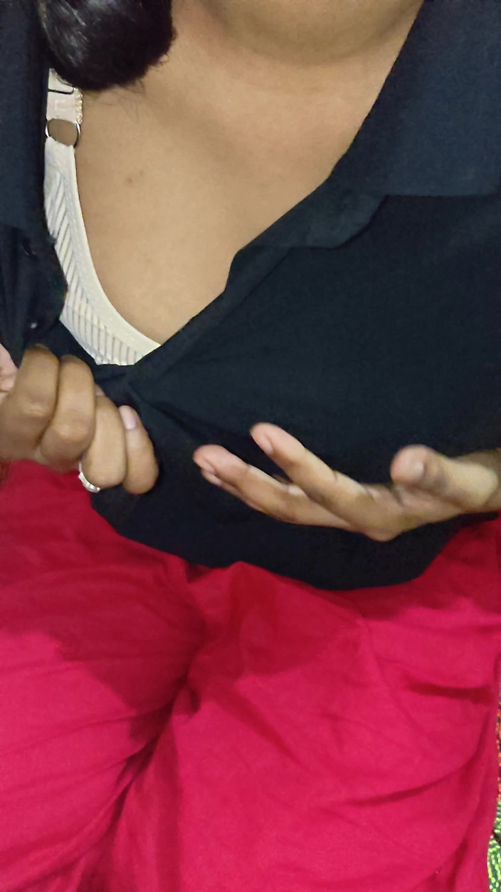 Solo Shelby: Solo girl showing her boobs