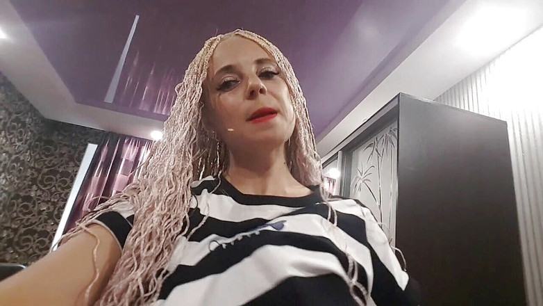 LarisaCum: 看看我的新马尾辫和我性感的红色口红