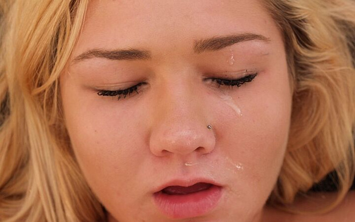 Velvet Ecstasy: ブリトニー・ブルームPOVフェイシャル「rimming Honey」より