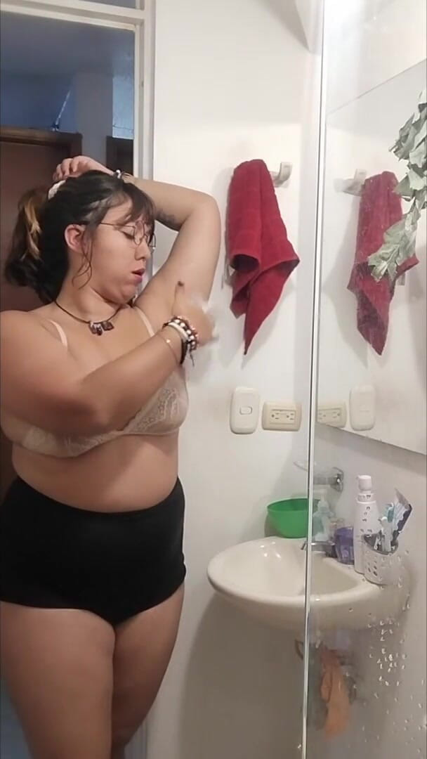 Nana Bela: Washing Hairy Armpits