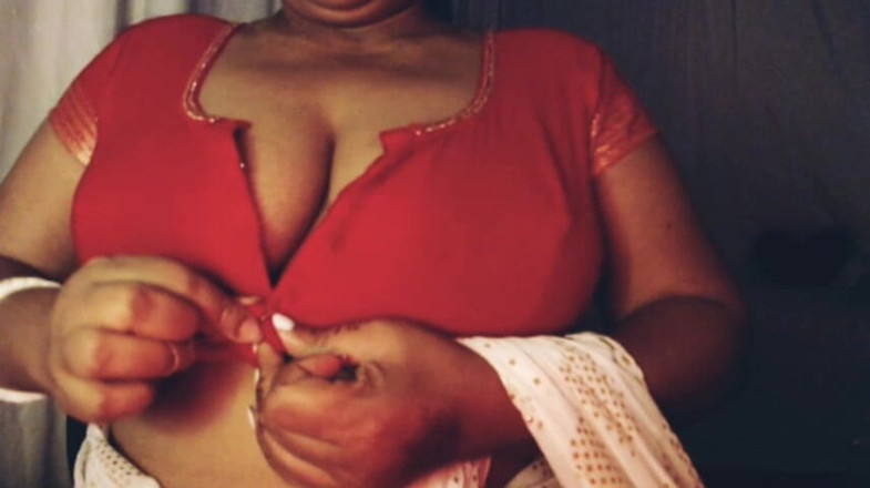 HotGirl21: Ragazza sexy open tondo sexy press tette mostra capezzolo e...