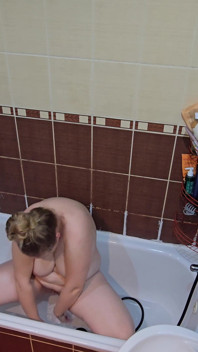De Doucheroutine Van Mijn Mollige Vrouw - Scheren En Fris Voelen