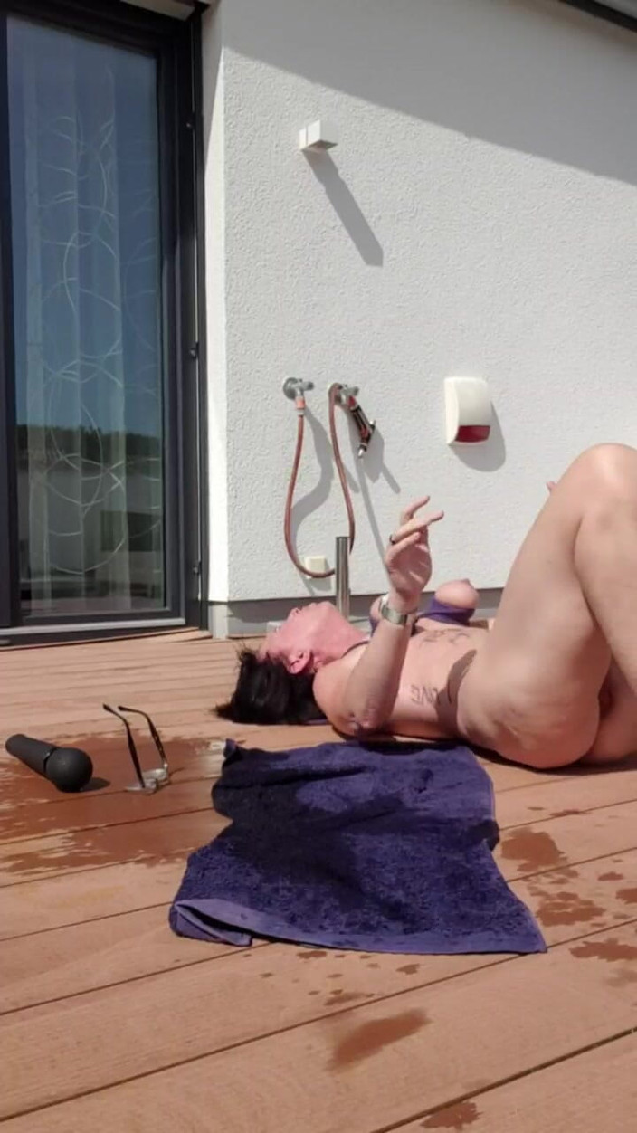 JulieEroticDress: Prolaps cu Cilindru de vid și ejaculare feminină