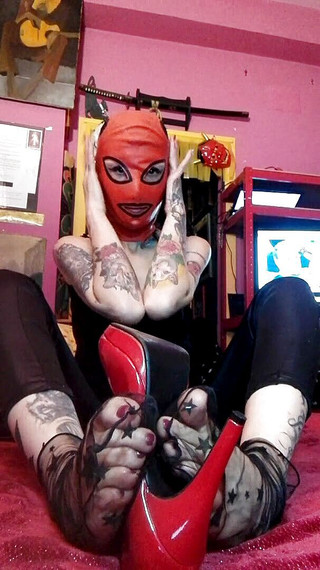 Miss Wagon Vegan Fetish: Miss Wagon Vegan - fetish rubber masked