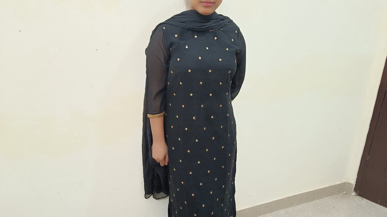 YOURAMRITA04: 18歳の古い大学Xgirlfriendは5年前に会った後に会いましたが、彼女はとても熱くて中出しうるさくて後背位でクソでした