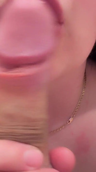 J’adore quand mon demi-frère éjacule dans ma bouche !