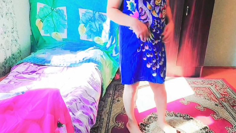 Kitty_Cross: Yaramaz travesti kamerada çok ateşli dans ediyor