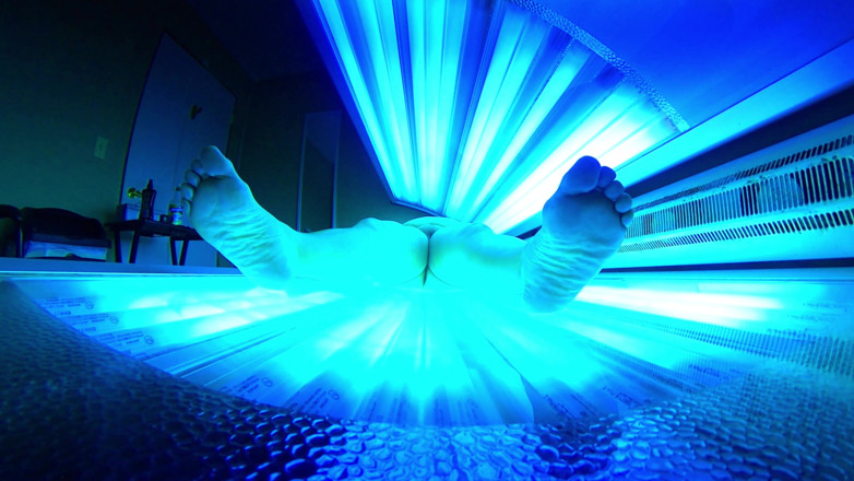 SexyNEBBW: Sexy BBW playing tanning bed