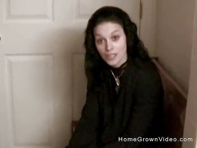 Homegrown GFs: 紧张的Zenna被鸡巴深深抽插