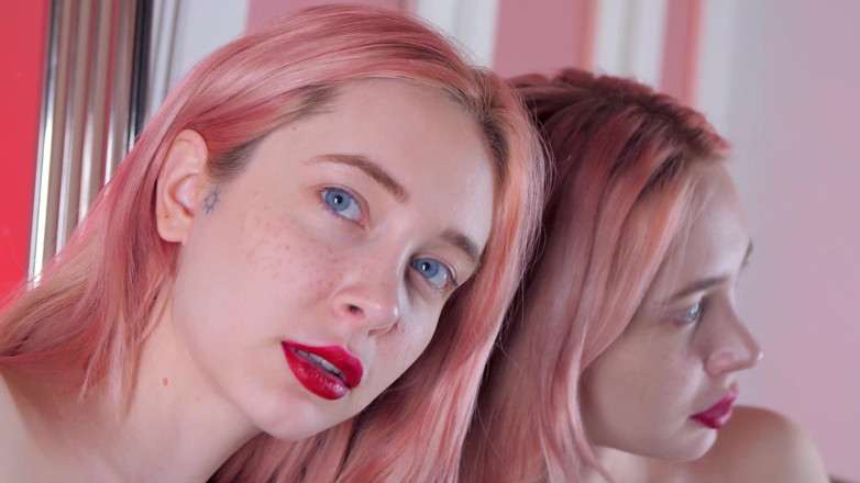 Loly Nebel Studio: Worship My Face, Tiny Toy