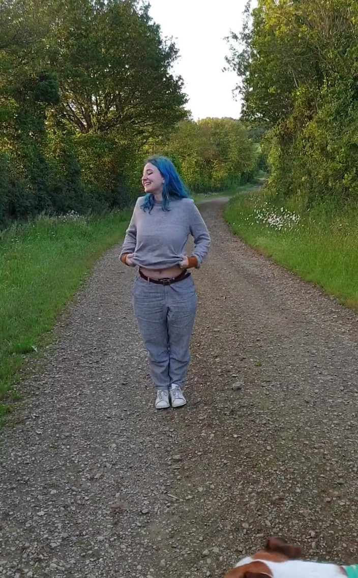 Khalamite: 今日、私はあなたのことを考えています:私がどれほど恥ずかしがり屋か見てください!私は屋外で何もしません!