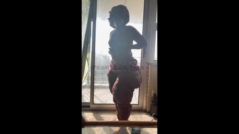 Pearaddiction: Videoclip complet cu piele largă