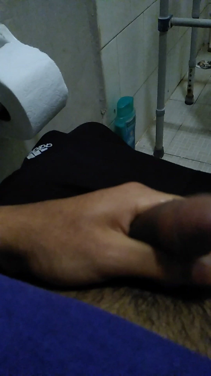 AlexAlejandro13: Ero a casa degli altri a tirarla