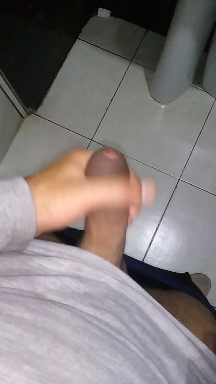 AlexAlejandro13: Saya Di Bilik Mandi