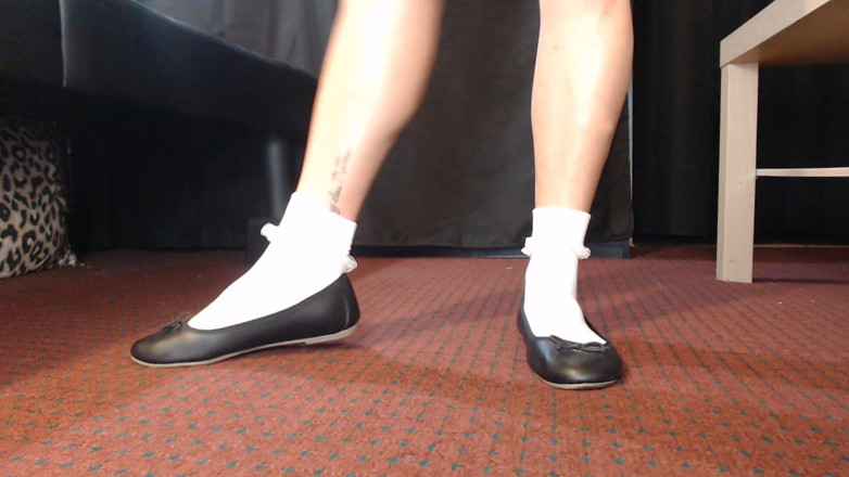 Abby Anna: Ruffled college girl socks ballet flats