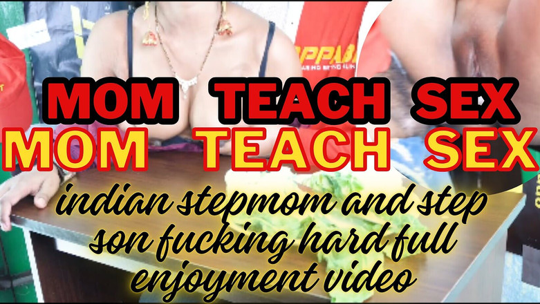 Sathi Bhabhi: Sexy indická macecha a mladý nevlastní syn sdílejí postel. Čistý hindský...